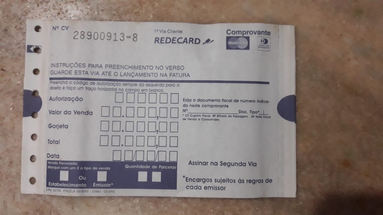 Comprovante de venda em papel da Redecard, formulário em branco da época